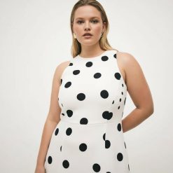 robes asymétriques à pois dos nageur ourlet variés mi longue noirs robe blanche sans manches à pois noirs avec une coupe élégante