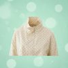 vestes à pois zippée coton col montant fermeture éclair beige noir veste femme élégante pois noirs modèle souriant trouve sur fond clair