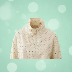vestes à pois zippée coton col montant fermeture éclair beige noir veste femme élégante pois noirs modèle souriant trouve sur fond clair