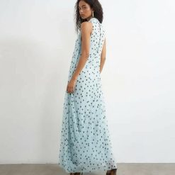 robes mousseline à pois bleus avec drapé ourlet imprimée longue et fluide sans manches vue de trois quarts dos