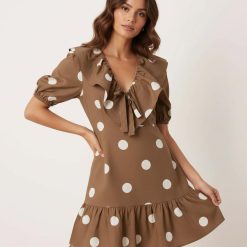 robes longues marron à pois blancs col grand courte robe courte manches bouffantes volantée élégante