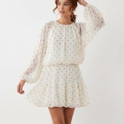 robes mousseline à pois courte en noir et blanc à manches longues bouffantes avec jupe évasée froncée