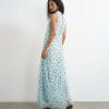 robes mousseline à pois bleus avec drapé ourlet imprimée longue et fluide sans manches vue de trois quarts dos