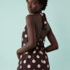robes à pois années 50 trapèze design marron et rose pour femme sans manches dos nu élégante