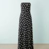 robes satin à pois noir foulard dénudées épaules longue sans bretelles avec des motifs a pois blancs