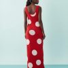 robes à pois rouge maille en longue design sans manches vue de dos avec de grands pois blancs