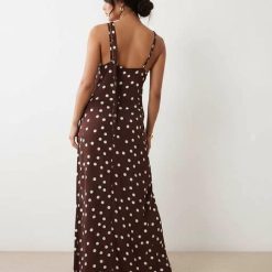 robes longues marron à pois chocolat blancs caraco foulard encolure petite robe longue dos nu caraco élégante mode femme