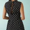 robes roses à pois blanc monochrome cintrée taille avec manches courtes courte col en v jupe évasée pour femme