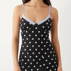 robes à pois chics longue caraco en tulle bleu noire a pois blancs avec bretelles fines