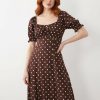 robes bohème à pois chocolat bouffantes manches fluide longue petite col carre avec encolure froncee et noeud sur la poitrine
