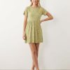 robes à pois vertes tacheté et effet vert courte a manches courtes col rond froncee a la taille