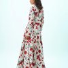 robes évasées à pois bateau encolure longue imprimé petites fleurs femme portant une élégante robe longue à motifs floraux rouges et pois noirs sur fond blanc trouve