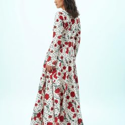 robes évasées à pois bateau encolure longue imprimé petites fleurs femme portant une élégante robe longue à motifs floraux rouges et pois noirs sur fond blanc trouve