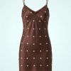 robes longues marron à pois chocolat nouée en dos satin à fines bretelles et décolleté en v