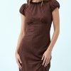 robes longues marron à pois marianna encolure bateau manches bouffantes avec dentelle noire au col et coupe ajustée