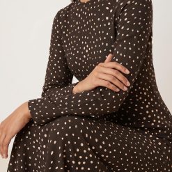 robes longues marron à pois cou ras de manches longues pour femme coupe ajustée et élégante en tissu fluide parfaite pour lautomne et lhiver