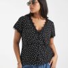 blouses à pois de dentelle bordée blouse noir à manches courtes et décolleté en v avec finition dentelle et boutons sur le devant