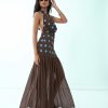 robes longues marron à pois chocolat basse col halter taille avec dos nu et jupe transparente plissée fluide portée par un mannequin