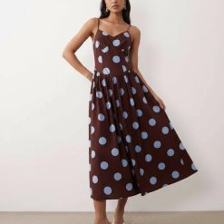 robes longues marron à pois brown habillée coton nuisette en majoritaire robe mi-longue marron à fines bretelles avec de grands pois bleus style estival élégant et confortable pour femme