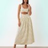 robes jaunes à pois découpes et détails longueur mollet robe sans manches couleur beige a pois marrons avec decoupe a la taille
