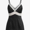 robes longues noires à pois dentelle bretelles fines satin contrastantes robe longue moulante style nuisette en satin noir à petits pois blancs avec encolure décolletée en v bordée de dentelle blanche