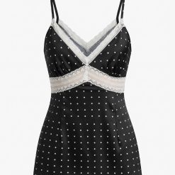 robes longues noires à pois dentelle bretelles fines satin contrastantes robe longue moulante style nuisette en satin noir à petits pois blancs avec encolure décolletée en v bordée de dentelle blanche