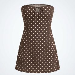robes longues marron à pois bandeau avec liens noués sans bretelles coupe évasée motif pois crème