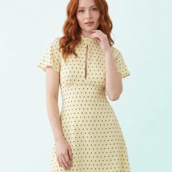 robes longues marron à pois beurre mancherons détail noué courte robe jaune a pois noirs fente au col pour femme
